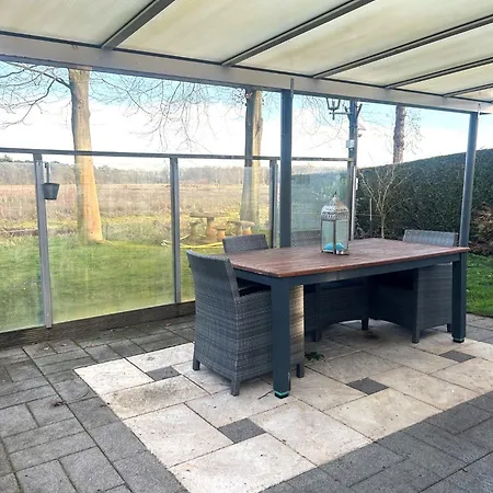 Zonnepracht Met Airco En Vrij Uitzicht! Chalet