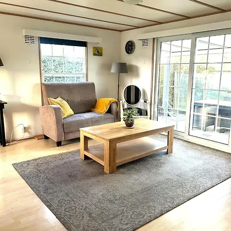 Zonnepracht Met Airco En Vrij Uitzicht!