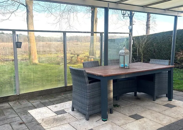 Zonnepracht Met Airco En Vrij Uitzicht! Chalet