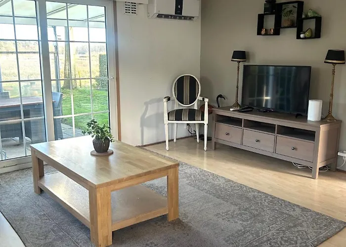 בקתה Zonnepracht Met Airco En Vrij Uitzicht! אויסטרוויק